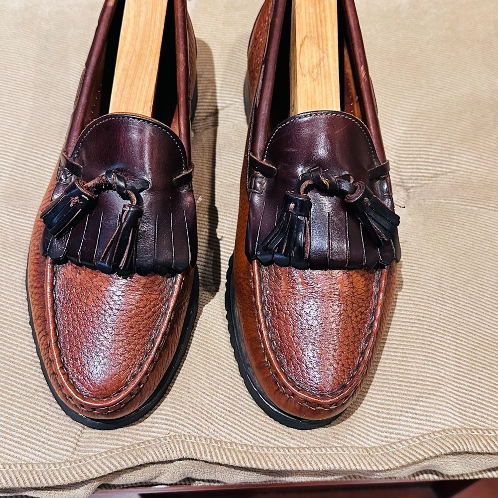 Allen Edmonds Nashua Tassel Pebble Leather Loafer. - Picture 2 of 9